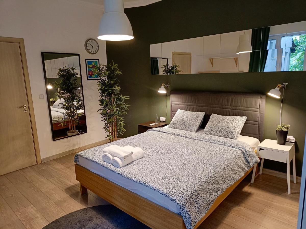 Newly Refurbished Apartment In The City Center Sofia Esterno foto