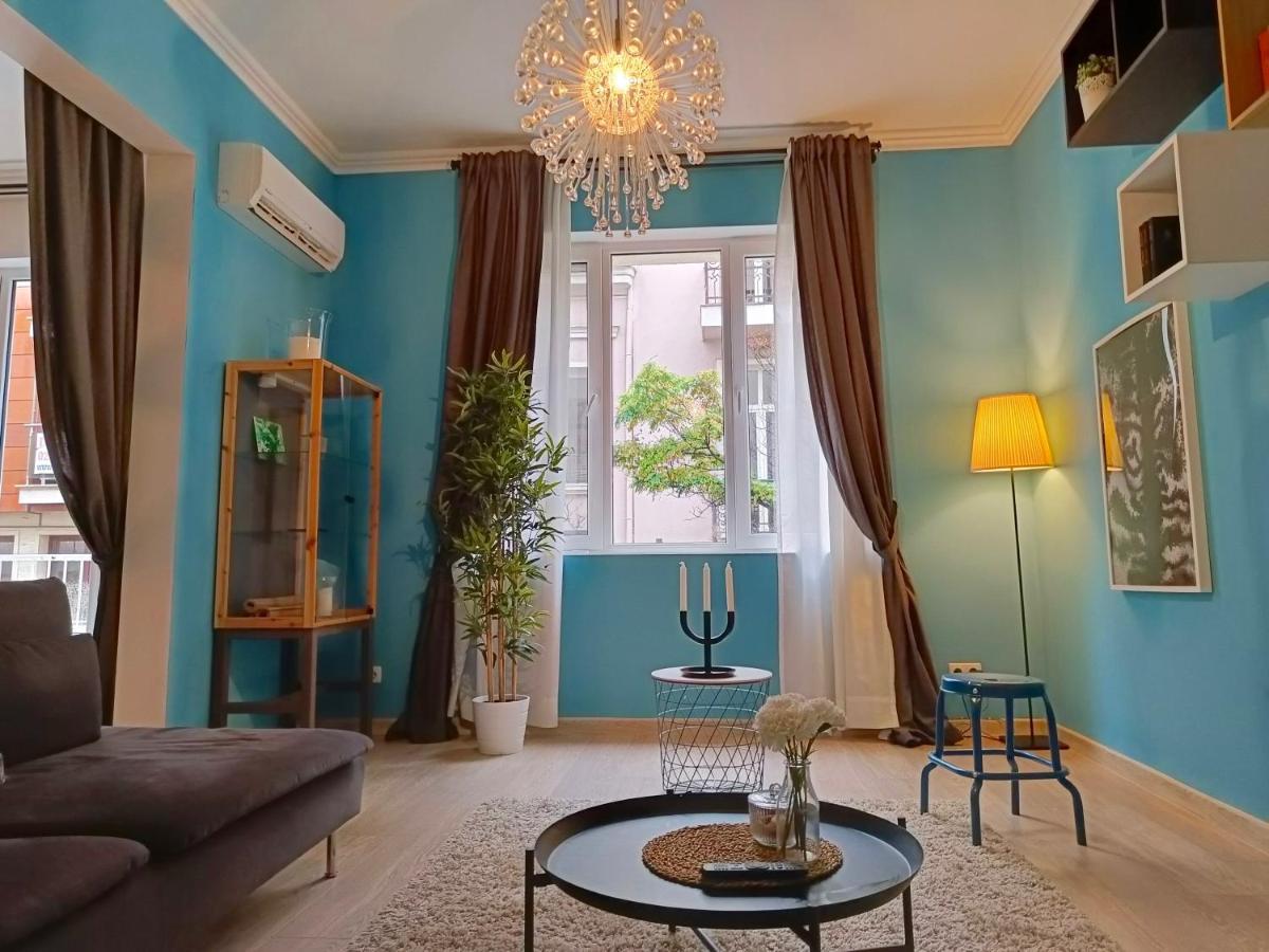 Newly Refurbished Apartment In The City Center Sofia Esterno foto