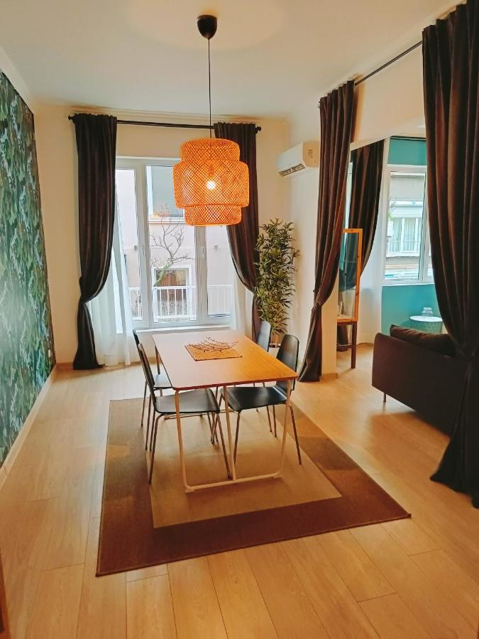 Newly Refurbished Apartment In The City Center Sofia Esterno foto