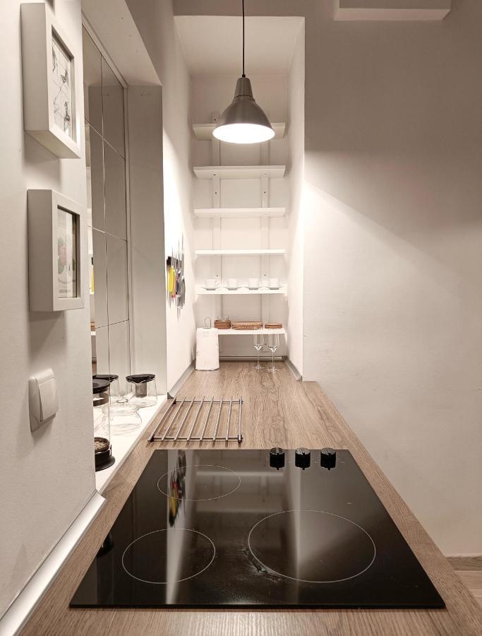 Newly Refurbished Apartment In The City Center Sofia Esterno foto