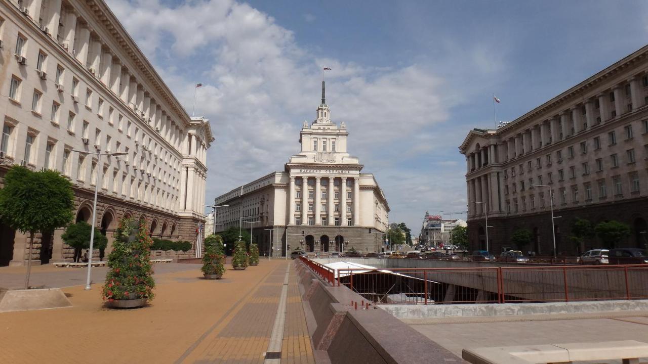 Newly Refurbished Apartment In The City Center Sofia Esterno foto